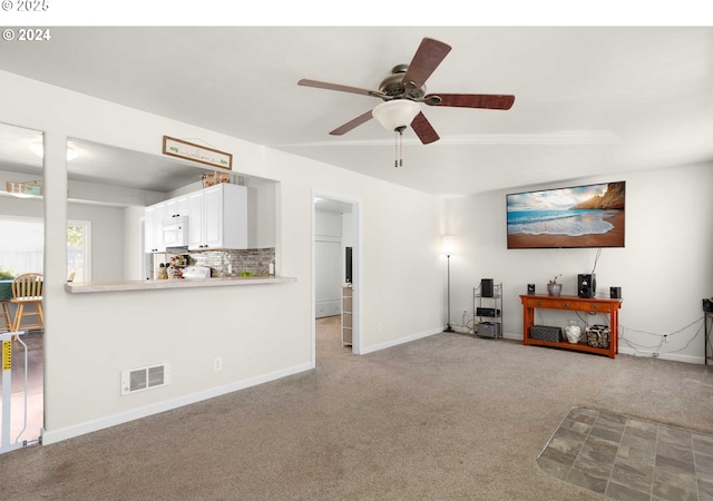 carpeted living room with ceiling fan