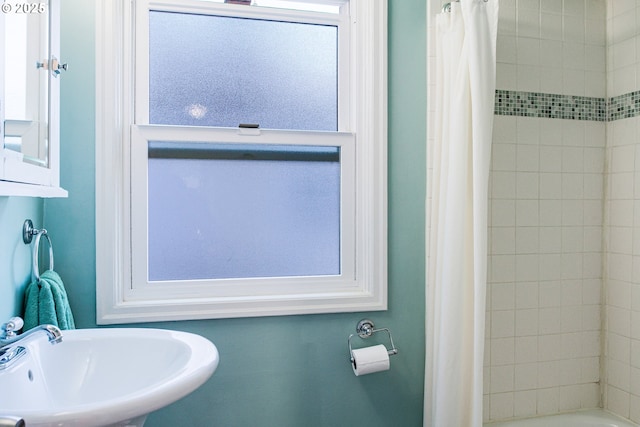 2445 SE 76th Ave, Portland, OR 97206 - full bathroom featuring a sink