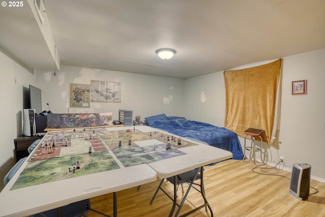 1206 E 9th St, The Dalles, OR 97058 - bedroom featuring light wood-style floors and visible vents