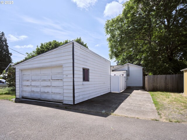 1818 E 32nd St, Vancouver, WA 98663 - view of detached garage