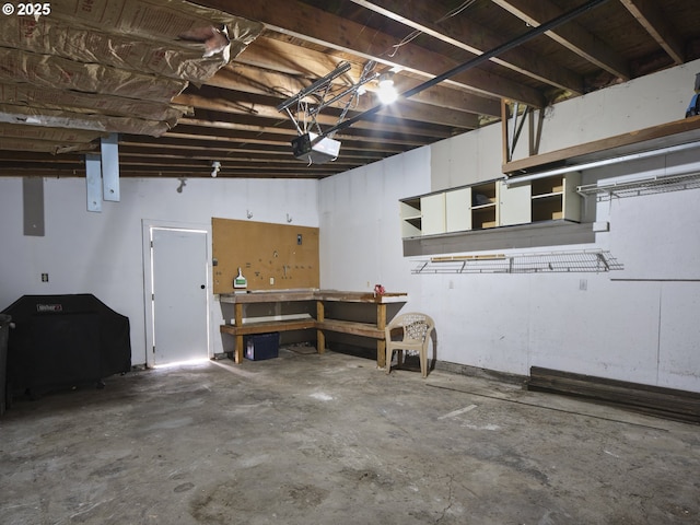 1818 E 32nd St, Vancouver, WA 98663 - garage featuring a workshop area and a garage door opener