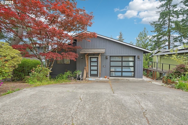view of front facade with concrete driveway and fence