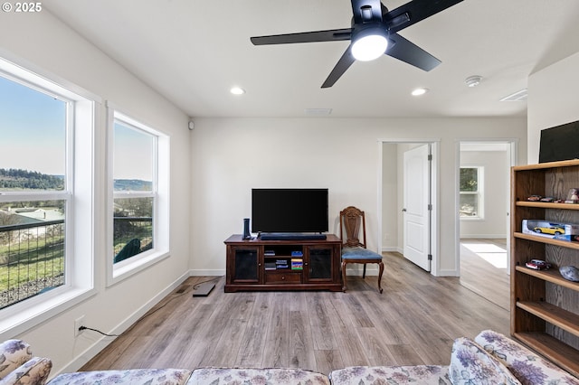 living area with visible vents, recessed lighting, light wood-type flooring, and baseboards