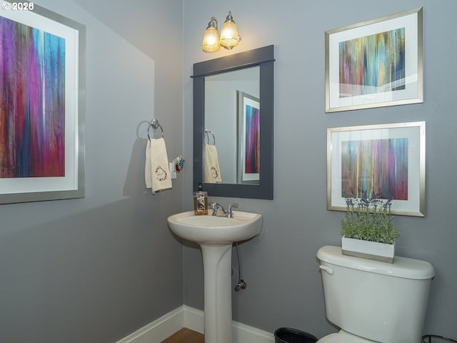 2600 Umpqua Ln, West Linn, OR 97068 - half bathroom featuring toilet, a sink, and baseboards