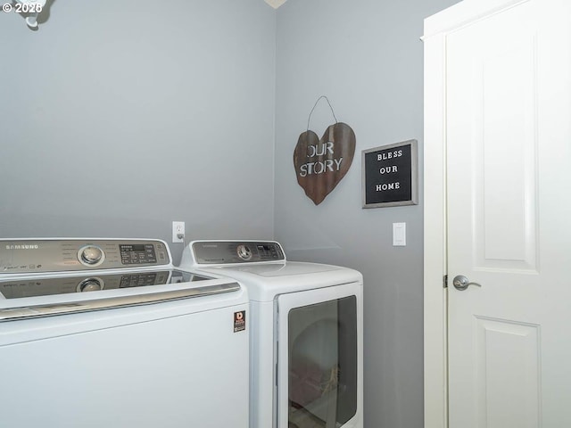 2600 Umpqua Ln, West Linn, OR 97068 - laundry area with independent washer and dryer