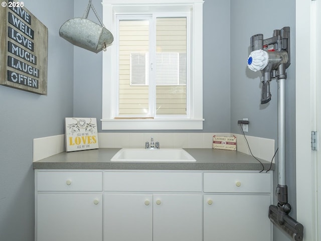 2600 Umpqua Ln, West Linn, OR 97068 - bathroom featuring a sink