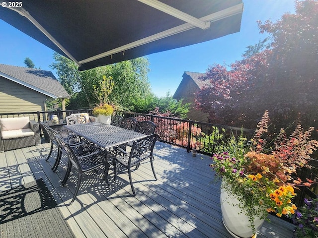 2600 Umpqua Ln, West Linn, OR 97068 - deck featuring outdoor dining area