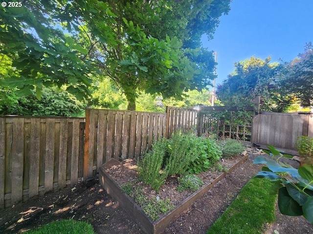 2600 Umpqua Ln, West Linn, OR 97068 - view of fenced backyard