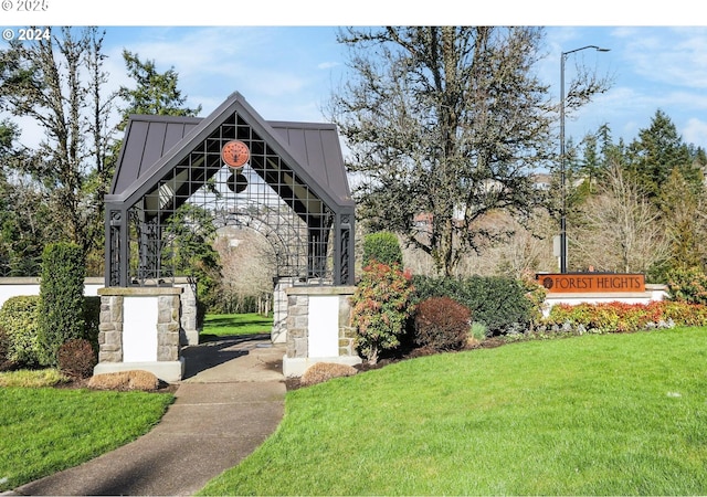 1911 NW Norfolk Ct, Portland, OR 97229 - view of home's community with a yard