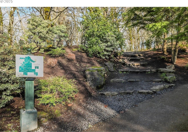 1911 NW Norfolk Ct, Portland, OR 97229 - exterior view