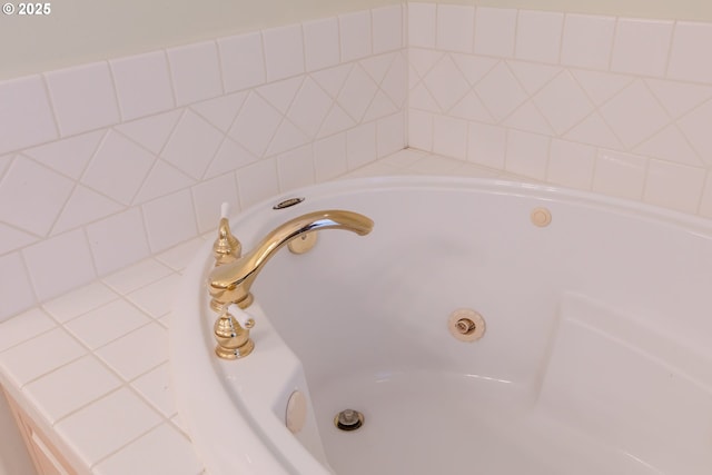 room details featuring a whirlpool tub