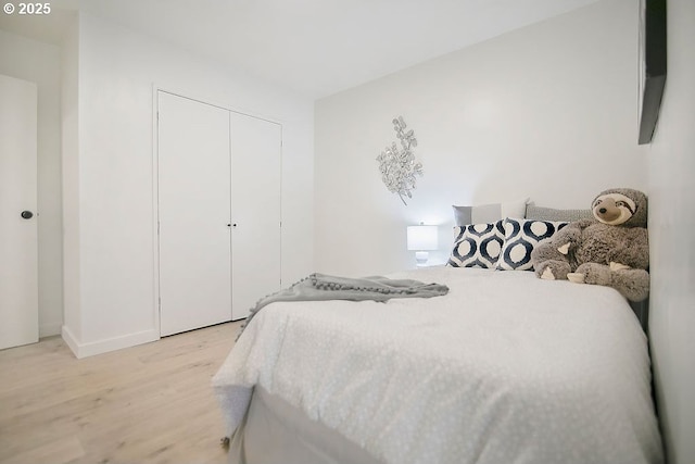 bedroom featuring light wood-style flooring and a closet