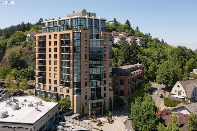 view of apartment building / complex