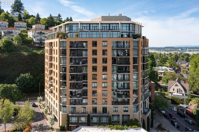 view of apartment building / complex