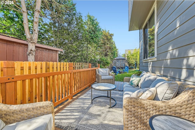 607 E Kennedy Ct, Carlton, OR 97111 - view of patio / terrace featuring an outdoor hangout area