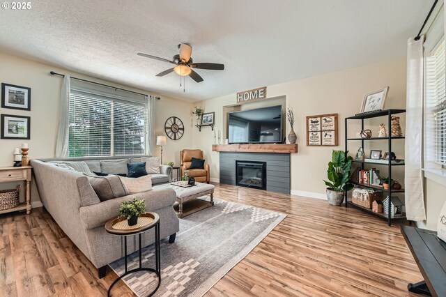 607 E Kennedy Ct, Carlton, OR 97111 - living area with plenty of natural light, ceiling fan, wood finished floors, and a textured ceiling