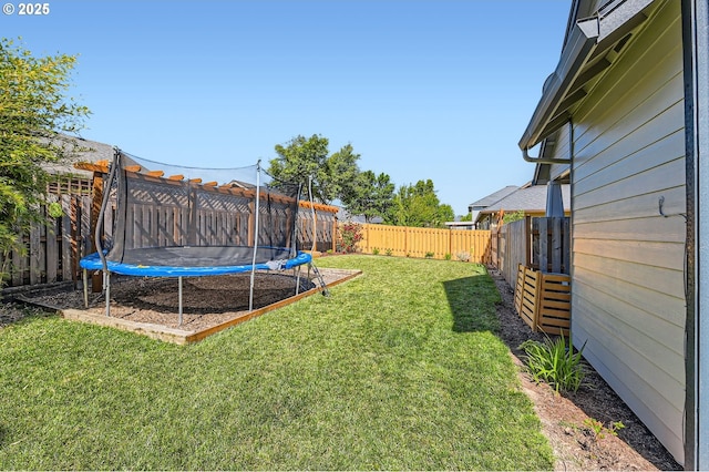 607 E Kennedy Ct, Carlton, OR 97111 - view of yard featuring a trampoline