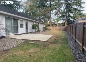 view of yard featuring a patio