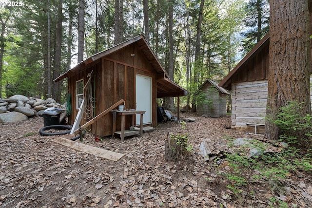 view of outdoor structure featuring an outdoor structure and a view of trees