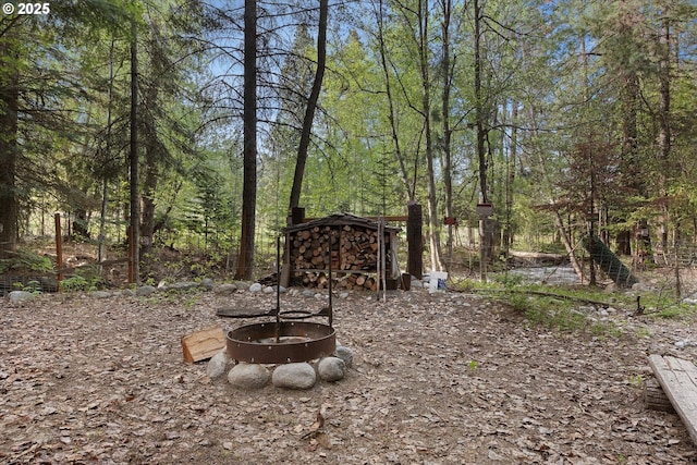 view of yard featuring a fire pit