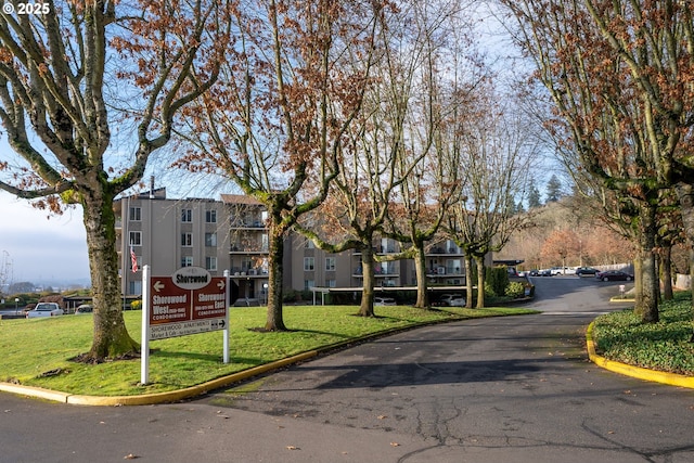 exterior space featuring a lawn