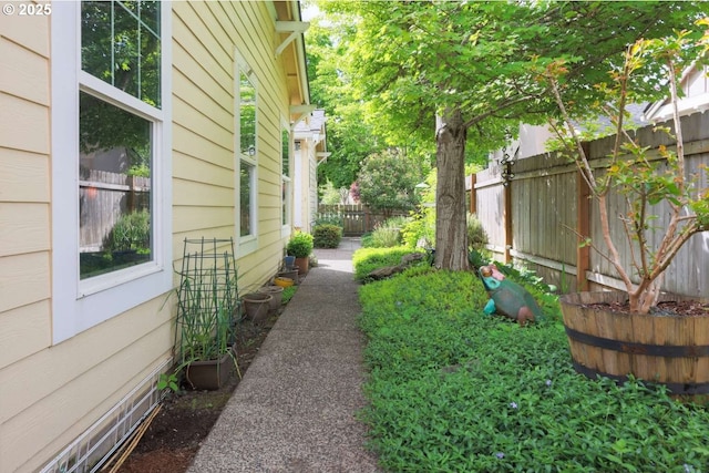 6641 NE Rosebay Dr, Hillsboro, OR 97124 - view of yard featuring fence