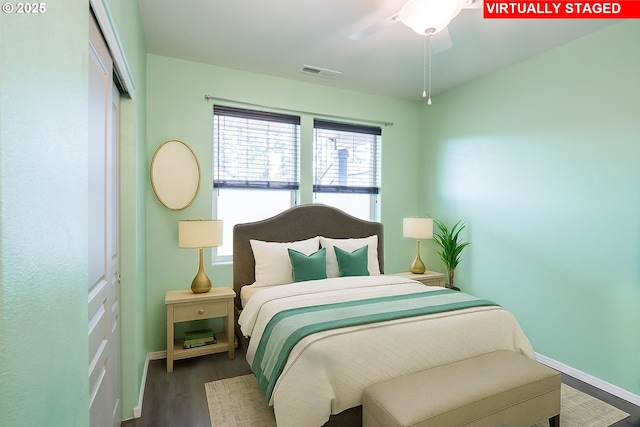 1067 S 55th St, Springfield, OR 97478 - bedroom featuring wood finished floors, a closet, and a ceiling fan