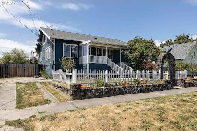 709 S Meridian St, Newberg, OR 97132 - view of front of property featuring a fenced front yard, driveway, and covered porch
