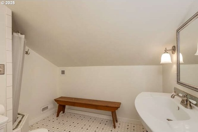 709 S Meridian St, Newberg, OR 97132 - full bathroom featuring vaulted ceiling, a shower with shower curtain, and tile patterned floors