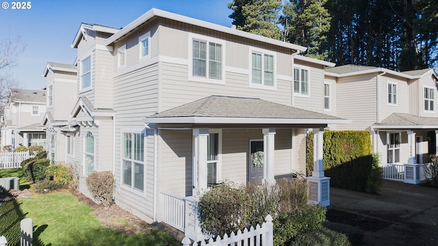 view of front of property featuring covered porch