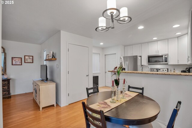 dining area featuring a chandelier, recessed lighting, light wood-type flooring, and baseboards