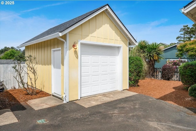 1537 NW 21st St, Lincoln City, OR 97367 - detached garage with asphalt driveway