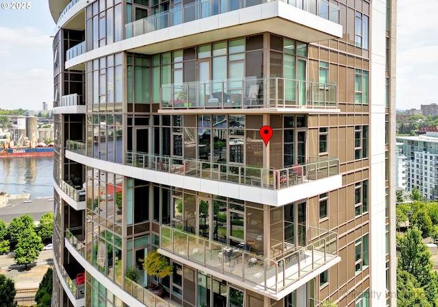 949 NW Overton St Unit 1302, Portland, OR 97209 - view of apartment building / complex featuring a view of city
