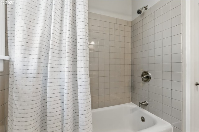 1902 N Terry St, Portland, OR 97217 - bathroom featuring shower / bathtub combination with curtain