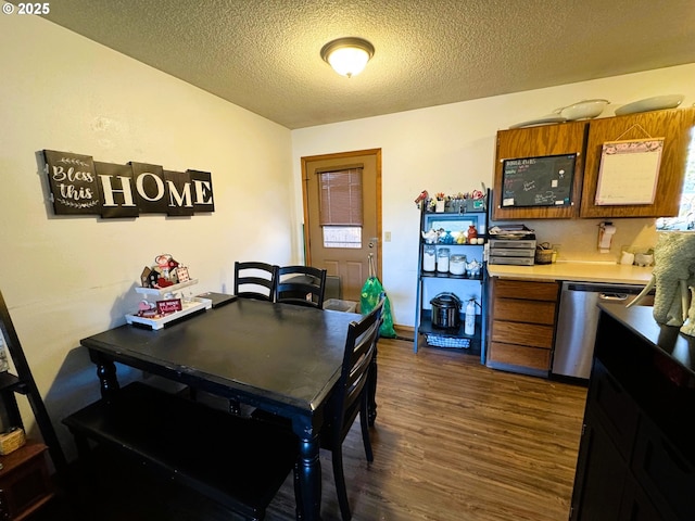1221 Lewis St, The Dalles, OR 97058 - dining area featuring dark wood-style flooring and a textured ceiling