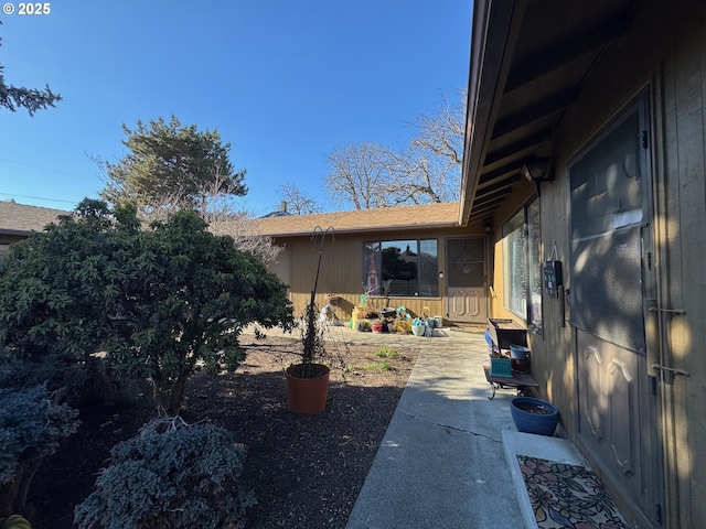 view of yard with a patio