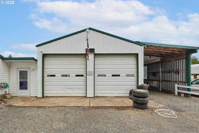 28805 Royal Ave, Eugene, OR 97402 - garage featuring a garage