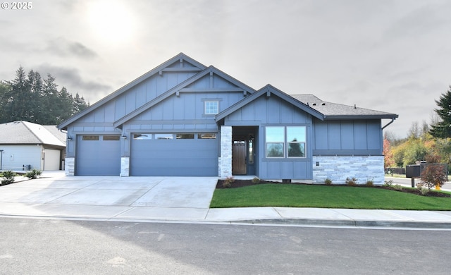 craftsman-style house with a garage and a front yard