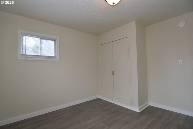 3159 Florida St, Longview, WA 98632 - unfurnished bedroom featuring dark wood-type flooring, a closet, and a textured ceiling