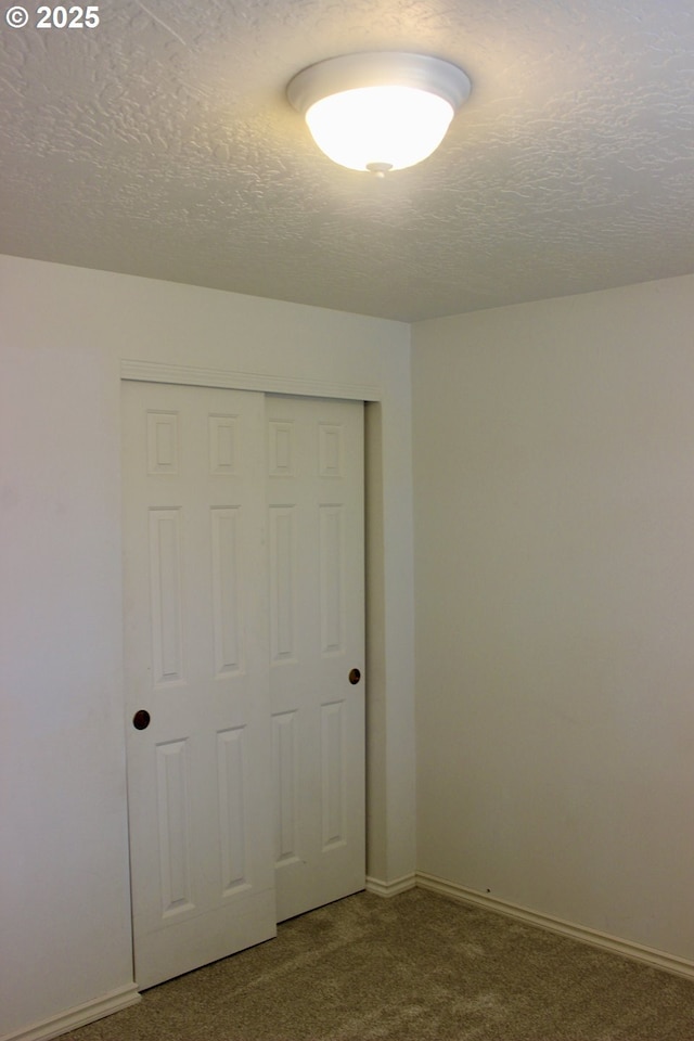 203 Robin Ct, Creswell, OR 97426 - unfurnished bedroom featuring carpet flooring, a closet, a textured ceiling, and baseboards