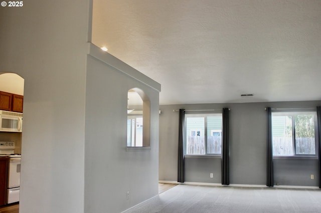 203 Robin Ct, Creswell, OR 97426 - spare room with arched walkways, baseboards, and a textured ceiling