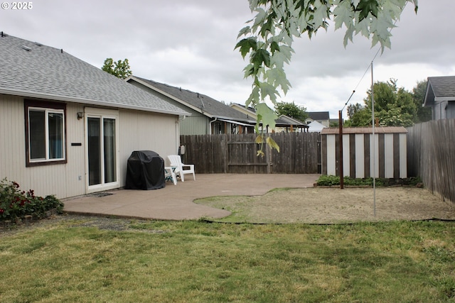 203 Robin Ct, Creswell, OR 97426 - view of yard with a patio