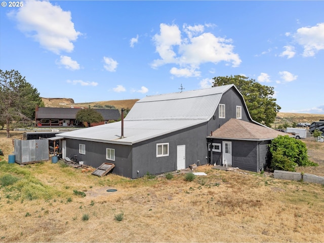 18122 Hulden Ln, Arlington, OR 97812 - back of property featuring a metal roof and a gambrel roof