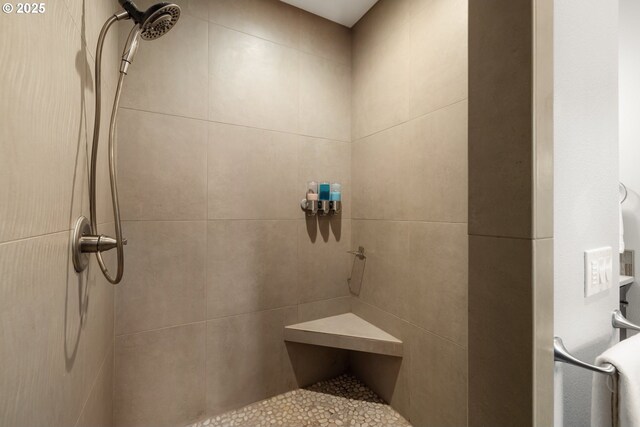 8866 Ocean Crest Ln, Manzanita, OR 97130 - bathroom with a tile shower