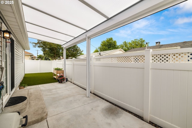 2097 Heather Way, Woodburn, OR 97071 - fenced backyard with a patio