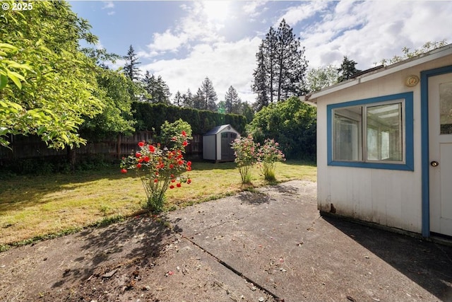 7450 SW Wilson Ave, Beaverton, OR 97008 - view of yard featuring a patio