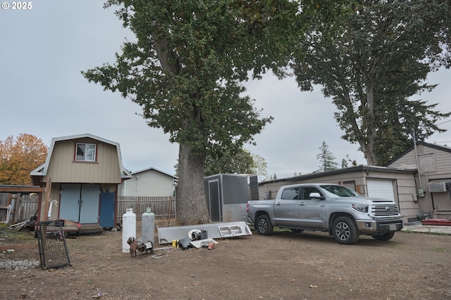 view of yard featuring an outbuilding and fence