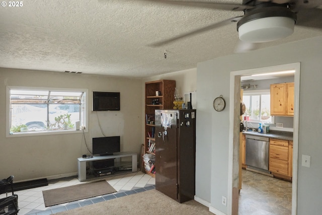 living area featuring a healthy amount of sunlight, visible vents, and baseboards