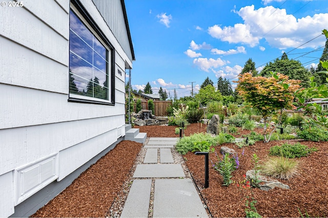 1090 Maple Dr, Eugene, OR 97404 - view of yard
