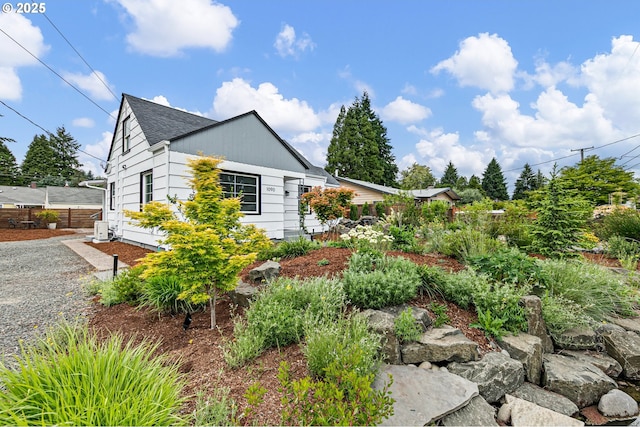 1090 Maple Dr, Eugene, OR 97404 - view of property exterior